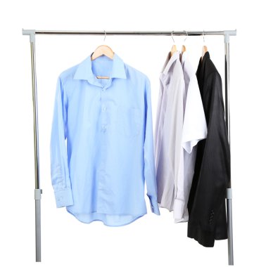 Office erkek giyim askıları, üzerinde beyaz izole üzerinde