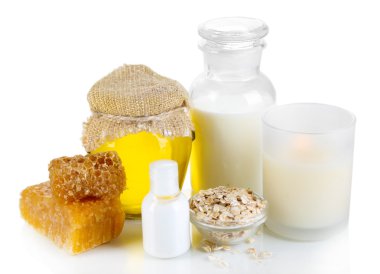 yağlar ve üzerinde beyaz izole bal bal ve süt spa