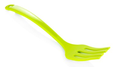 Plastik mutfak eşyaları üzerinde beyaz izole