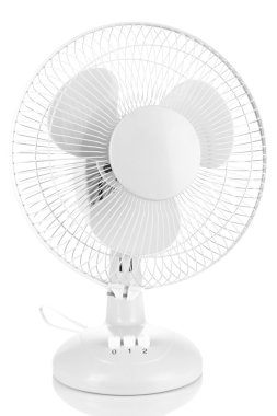 Elektrikli fan üzerinde beyaz izole
