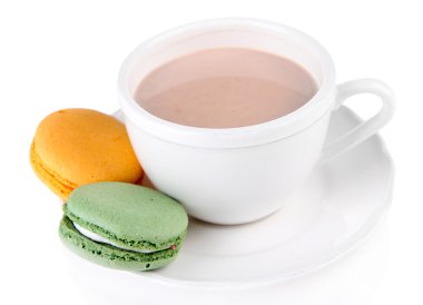 kakao içmek ve makarna üzerine beyaz izole