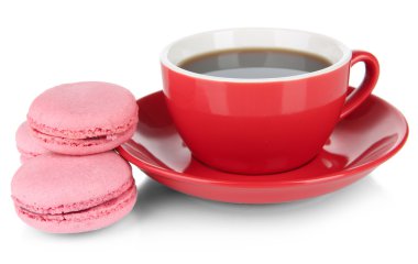 kahve ve üzerinde beyaz izole macaroons