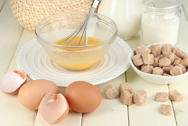 Ingredients for dough on wooden table close-up — Stock Photo, Image