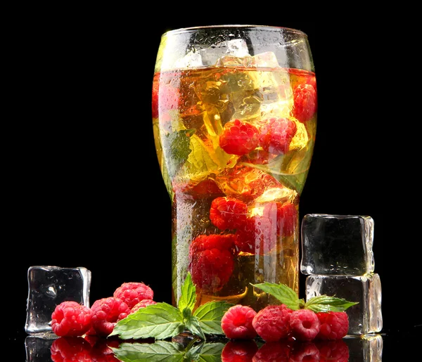 Iced tea with raspberries and mint on black background — Stock Photo, Image