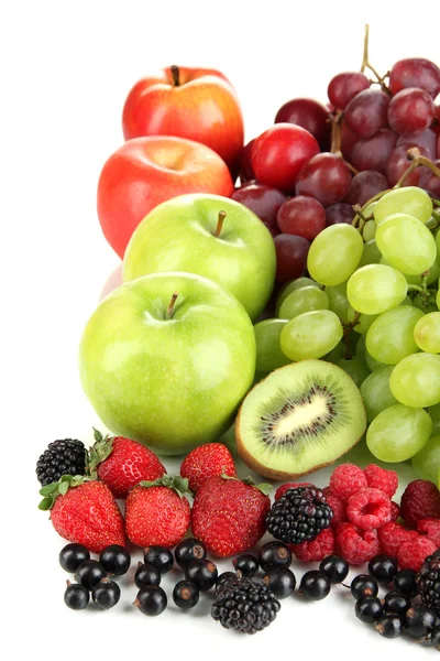 Frutas frescas e bagas isoladas em branco — Fotografia de Stock