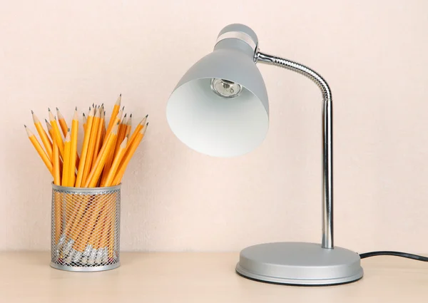 Stolní lampa v místnosti — Stock fotografie