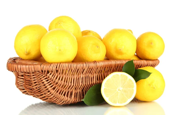 Limões maduros isolados sobre branco — Fotografia de Stock