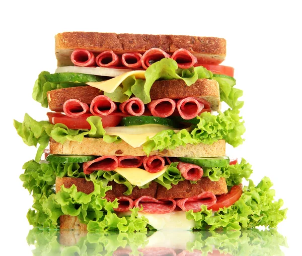 Большой сэндвич, изолированный на белом — стоковое фото