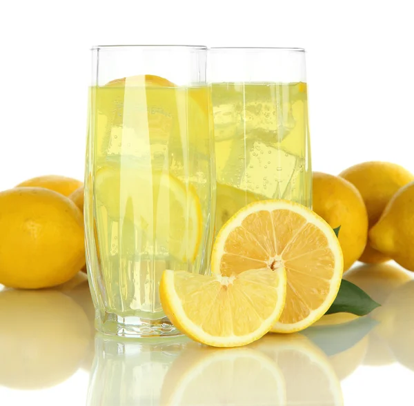 Beyaz izole lezzetli limonata — Stok fotoğraf