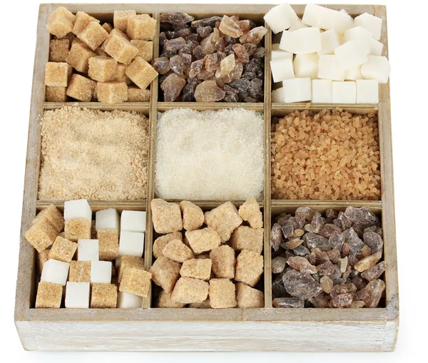 Verschillende soorten suiker in houten doos geïsoleerd op wit — Stockfoto