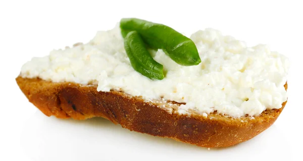 Sandwich con ricotta e verdure isolate su bianco — Foto Stock