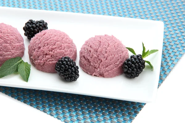 Delicious ice cream on plate close-up — Stock Photo, Image