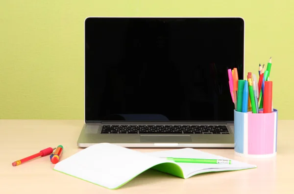 Werkplek met computer, close-up — Stockfoto