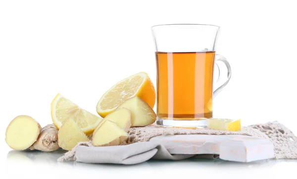 Taza de té con jengibre a bordo en servilleta aislada en blanco —  Fotos de Stock