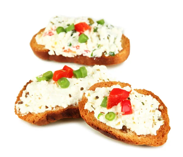 Sandwichs au fromage cottage et légumes isolés sur blanc — Photo
