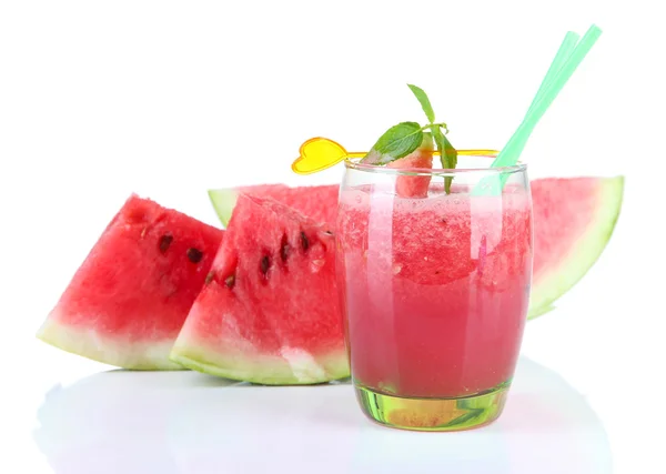 Copo de suco de melancia fresca, isolado em branco — Fotografia de Stock