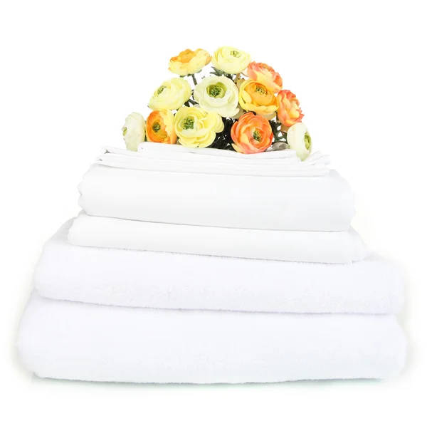 Bunt med rena sängkläder lakan isolerad på vit — Stockfoto