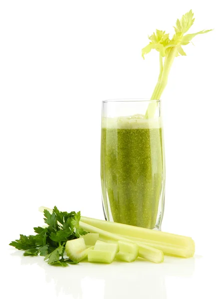 Copo de suco vegetal verde e aipo isolado em branco — Fotografia de Stock