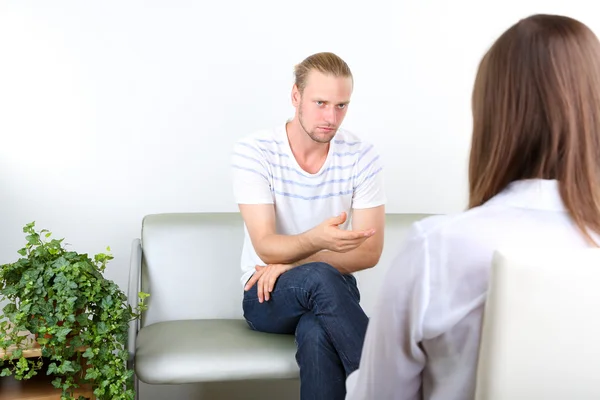 Man with problem on reception for psychologist — Stock Photo, Image