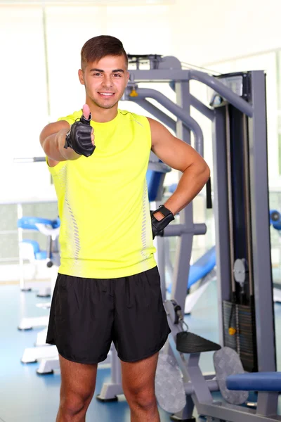 Guy in gym — Stock Photo, Image