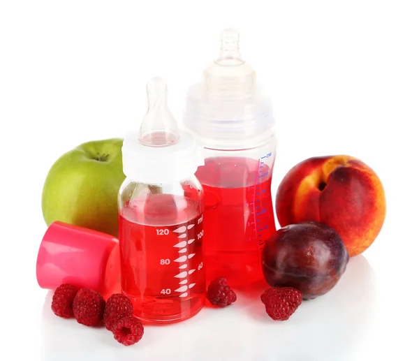 Vruchten en baby flessen met een compote geïsoleerd op wit — Stockfoto