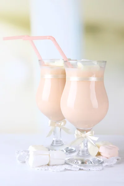 Tasty yogurt with marshmallows, close up — Stock Photo, Image