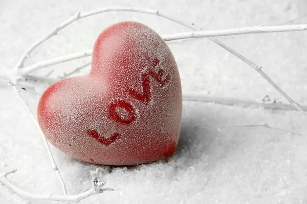 Corazón en la nieve —  Fotos de Stock