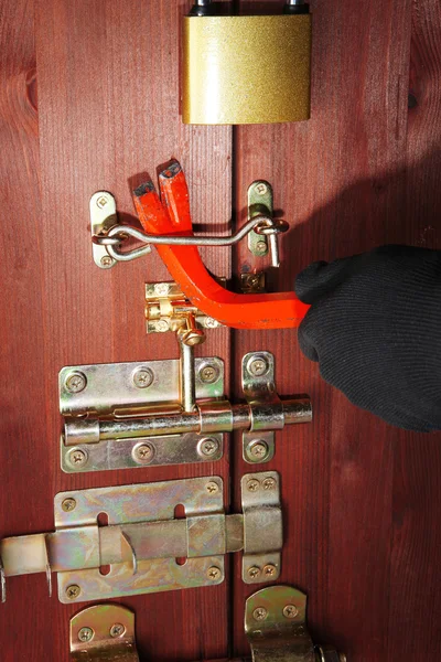 Robber breaks castle in door close-up — Stock Photo, Image