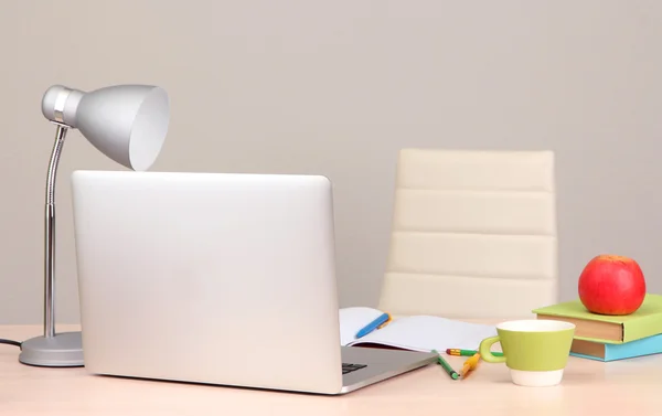 Home werkplek met computer, close-up — Stockfoto