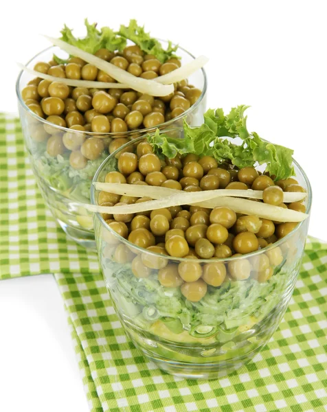 Ensalada sabrosa con verduras frescas, aisladas en blanco —  Fotos de Stock