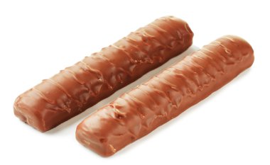 iki lezzetli çikolata bar üzerinde beyaz izole