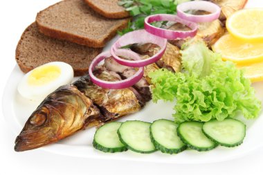 Füme Balık plaka üzerinde kapat