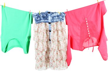 giyim üzerine beyaz izole ip üzerinde