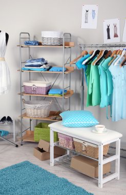 Kadınlar gardrop mavi tonlarında