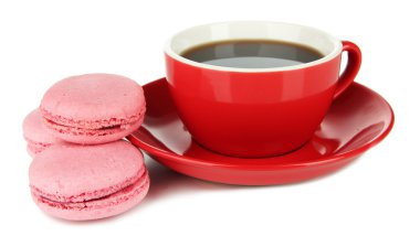 kahve ve üzerinde beyaz izole macaroons