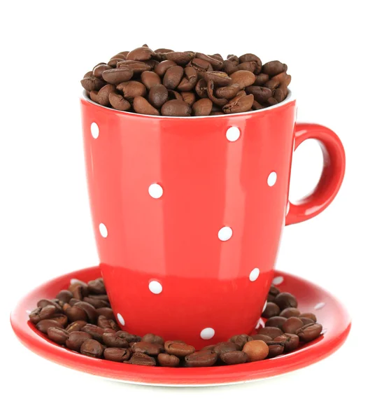咖啡豆在杯子上白色隔离 — 图库照片