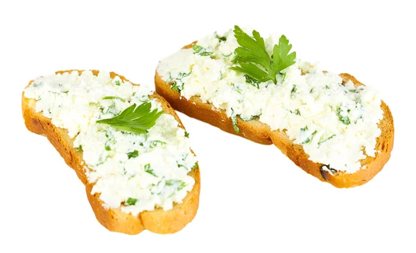 Sanduíches com queijo cottage e verduras isoladas em branco — Fotografia de Stock