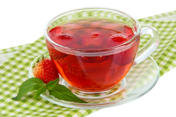 Läckra jordgubbar te på bordet på vit bakgrund — Stockfoto