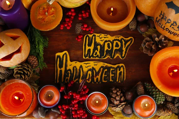 Composizione per Halloween con su tavolo di legno primo piano — Foto Stock