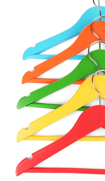 Kleurrijke kleerhangers geïsoleerd op wit — Stockfoto