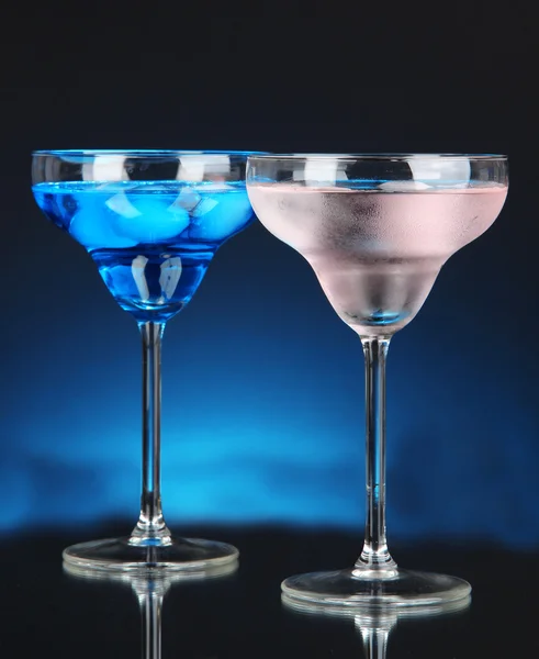 Cocktails on dark color background — Stock Photo, Image