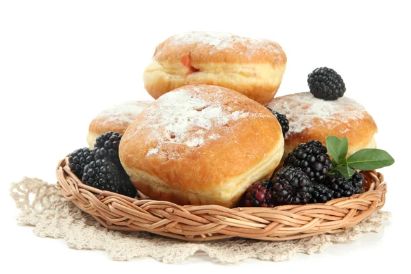 Leckere Donuts mit Beeren, isoliert auf weiß — Stockfoto