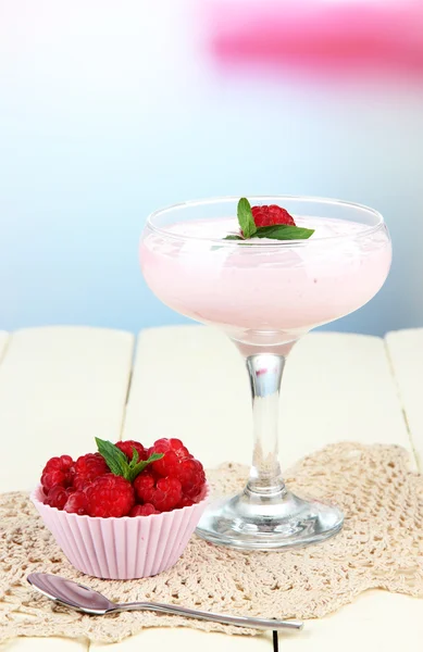 Raspberry milk dessert in cocktail glass, on light background — Stock Photo, Image