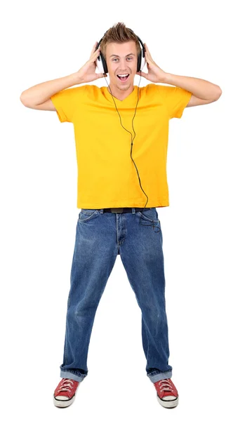 Knappe jongeman, luisteren naar muziek op wit wordt geïsoleerd — Stockfoto