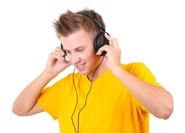 Bonito jovem ouvindo música isolada no branco — Fotografia de Stock