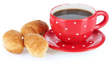 lezzetli croissants ve kahve üzerine beyaz izole