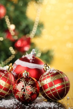 parlak arka plan Christmas dekoratif topları