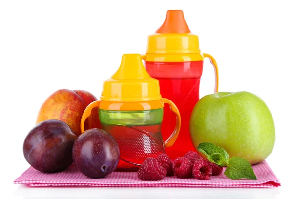 Frutas y biberones con compota en servilleta aislada en blanco — Foto de Stock