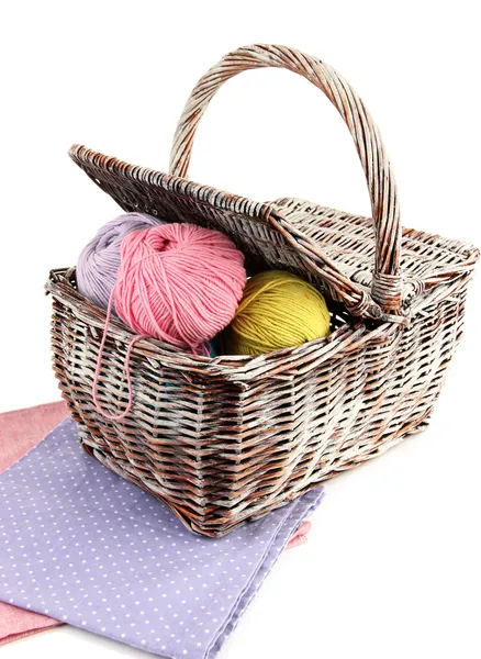 Multicolored clews in wicker basket with napkins closeup — Stock Photo, Image