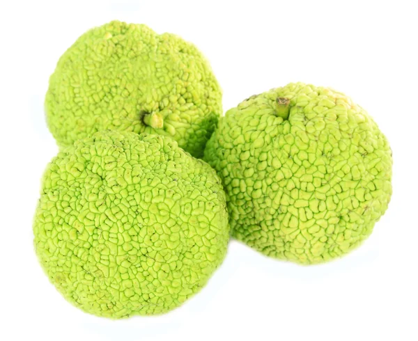 Osage Frutti di arancio (Maclura pomifera), isolati su bianco — Foto Stock